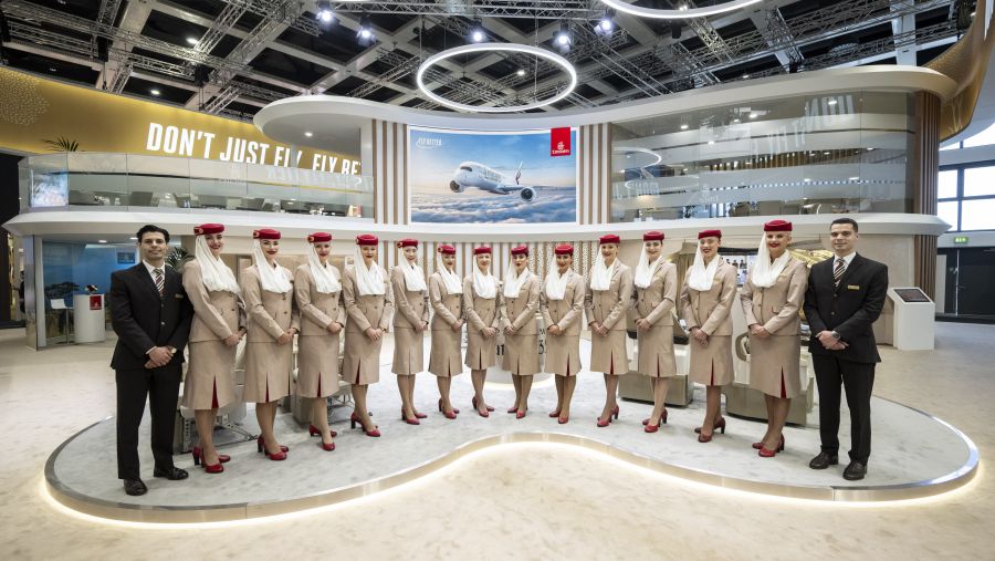 كبار المسؤولين يطلعون على جناح طيران الإمارات في معرض برلين الدولي للسياحة والسفر 2025
