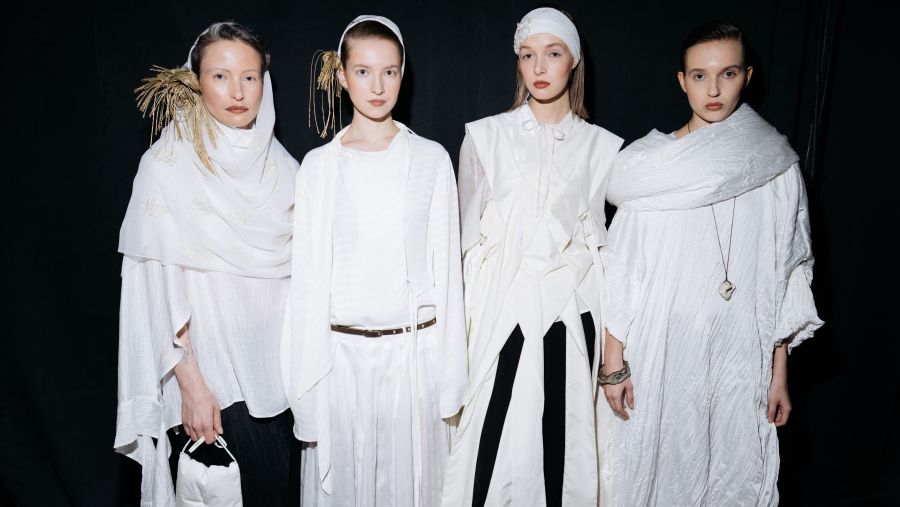 Moscow Fashion Week تعيد تعريف الأزياء المحتشمة بتصاميم مبتكرة