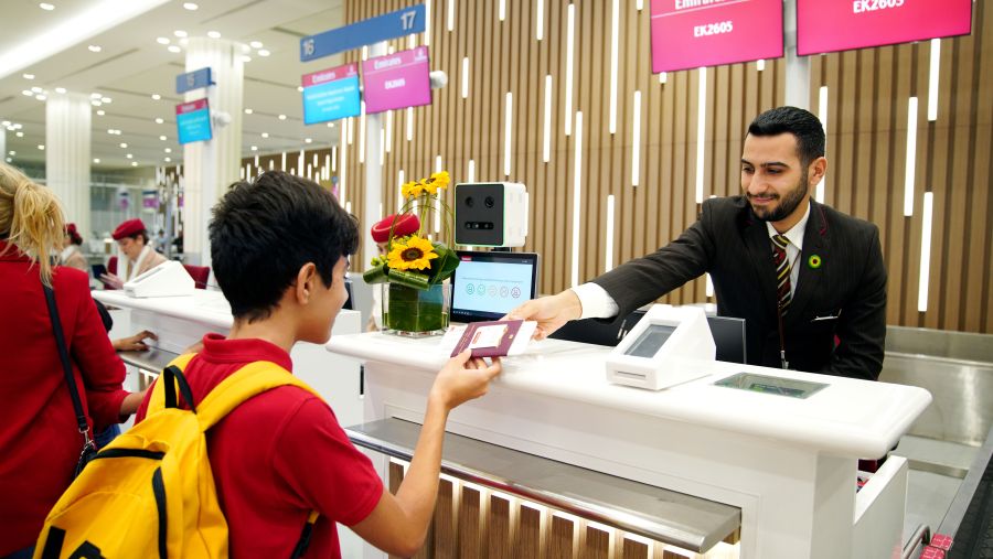 طيران الإمارات توسع نطاق برنامج "تجربة السفر" لذوي التوحد ليشمل 17 مدينة حول العالم