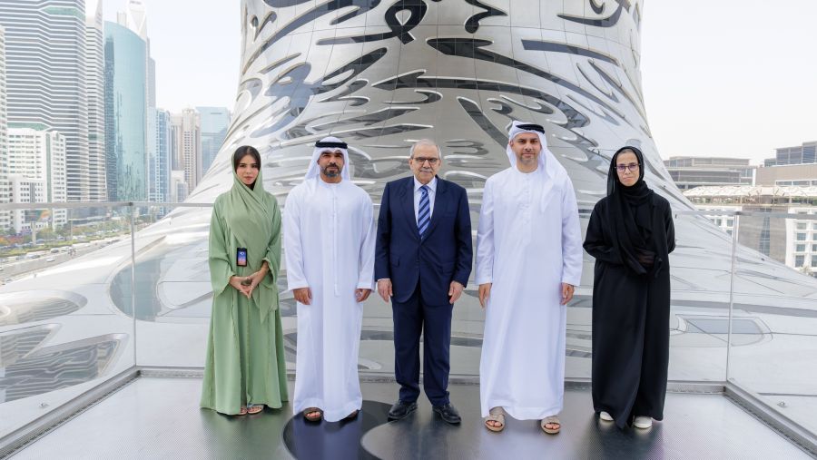 رئيس مجلس وزراء لبنان يزور متحف المستقبل في دبي