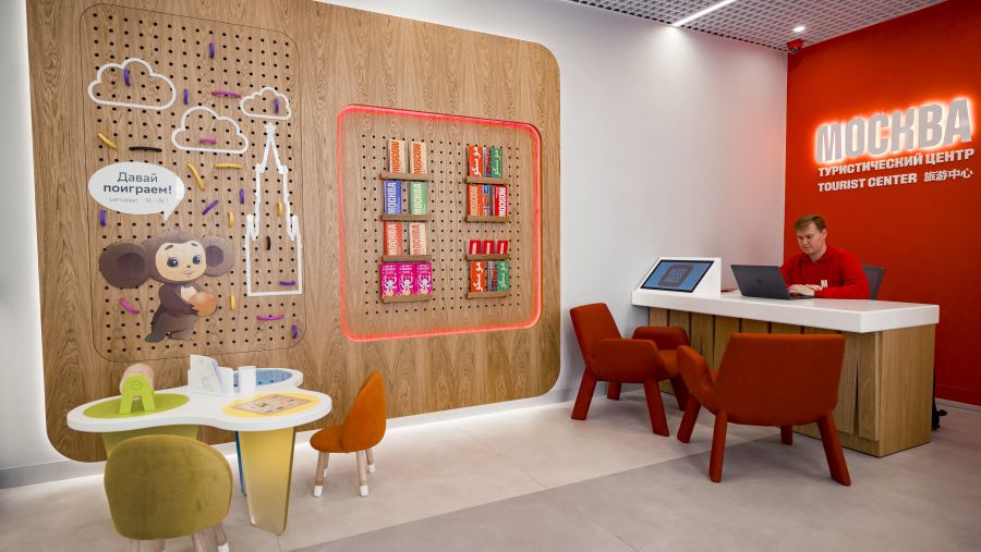 يمكن الآن الحصول على بطاقة سائح في قلب موسكو، في المكتب الجديد للسفر والخدمات المصرفية التابع لسبر