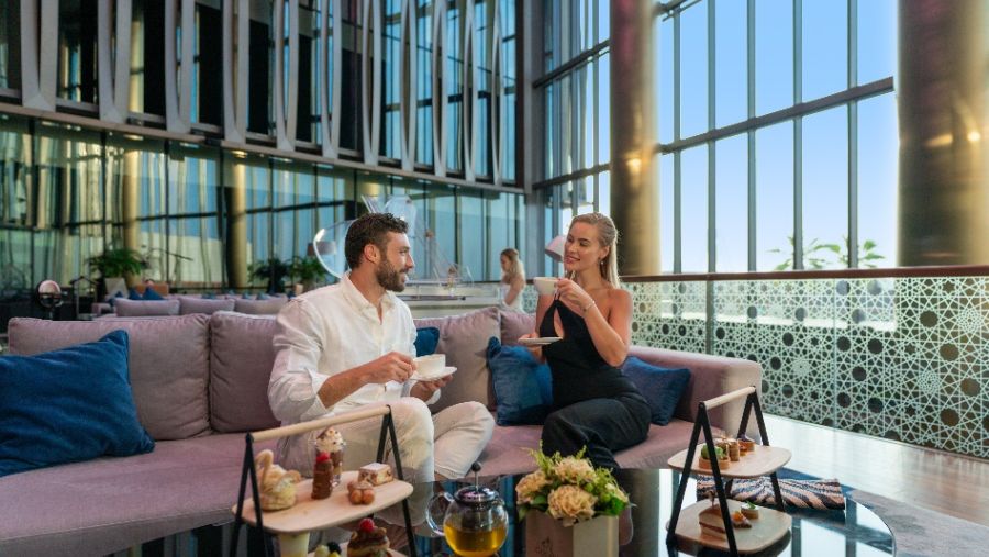 ريكسوس بريميوم دبي يقدّم المذاق البلجيكي الأصيل مع تجربة شاي بعد الظهيرة في جوديفا كافيه