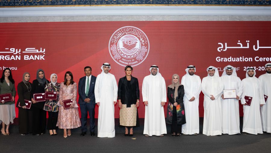 بنك برقان يحتفي بتخرّج 15 موظّفاً من مجموعة برامج شهادات معهد الدراسات المصرفية