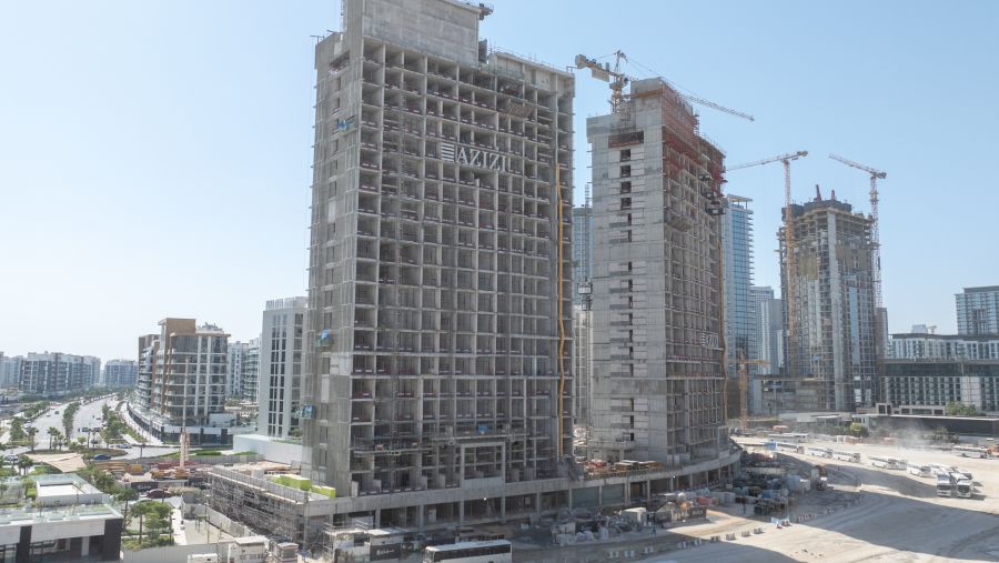 عزيزي للتطوير العقاري تُعلن عن إنجاز 58% من مشروع "ريفييرا بيتش فرونت I"