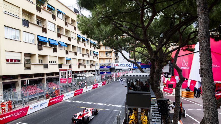 إنجاز ثلاثي لفريق نيسان في موناكو مع تحقيق فوزاً، والمركز الثاني وانطلاق من المركز الأول في سباق الفورمولا إي المزدوج