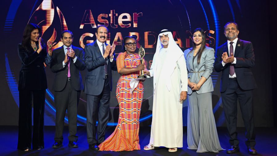 الشيخ نهيان بن مبارك يكرم نعومي أوهيني أوتي من غانا بجائزة أستر جارديانز العالمية للتمريض لعام 2025 بقيمة 250 ألف دولار أمريكي 