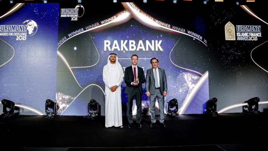 بنك رأس الخيمة الوطني يفوز بجائزة يوروموني المرموقة  لأفضل بنك للشركات الصغيرة والمتوسطة في دولة الإمارات