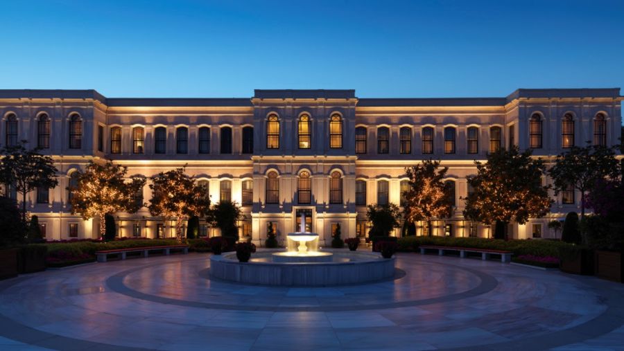 فندق فورسيزونز إسطنبول مضيق البوسفور يستضيف معرضاً للفنان العالمي لورينزو كوين