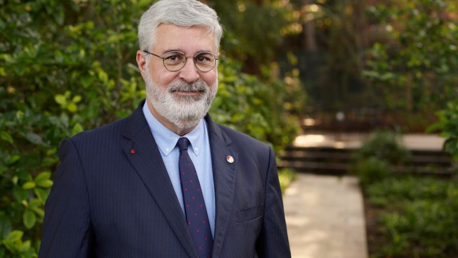 رئيس الجامعة الأميركية في بيروت ضمن مصاف القادة والروّاد العالميّين عن فئة القيادة التعليمية والأكاديمية