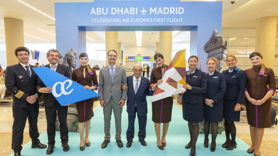 الاتحاد للطيران وطيران أوروبا تحتفلان بانطلاق رحلتهما الافتتاحية