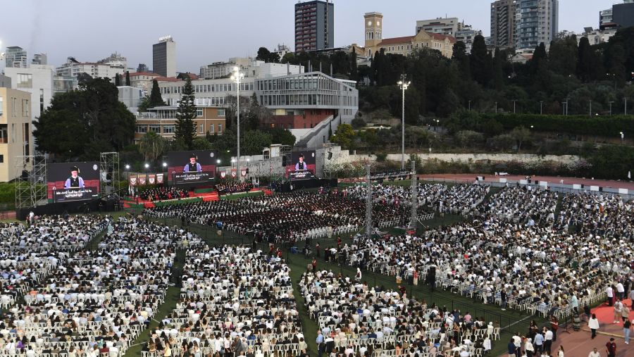في اليوم الثاني من احتفال تخرجها السادس والخمسين بعد المئة، الجامعة الأميركية في بيروت تخرّج 1396 من الطلاب مع شهادة البكالوريوس