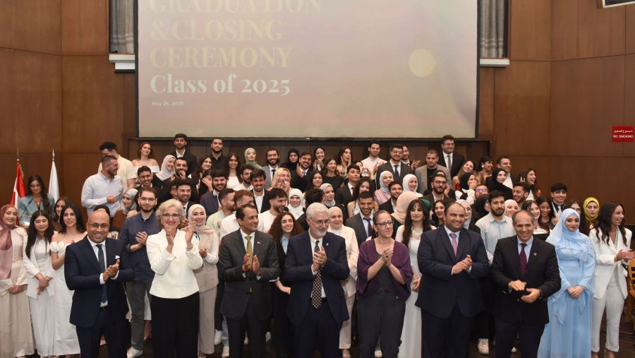 برنامج قطر للمنح الدراسية – التعليم فوق الجميع في الجامعة الأميركية في بيروت يحتفل بتخريج 93 طالبًا