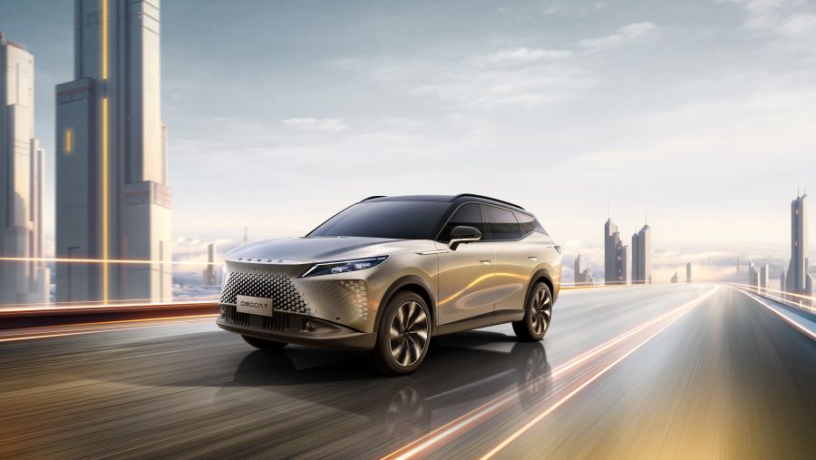 سيارة أومودا C7 تحطّ رحالها في دولة الإمارات: تصميم يتحدّى وهج الصحراء، وهندسة تواكب المستقبل