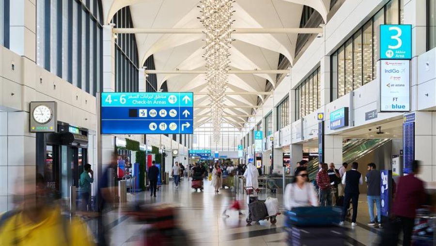 مطارات دبي تُعزز تجربة السفر في موسم الصيف بعرض خاص على مواقف السيارات وتقدم مجموعة نصائح للمسافرين عبر مطار دبي الدولي
