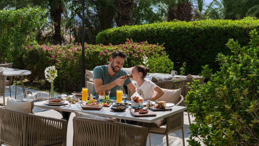 فندق وأجنحة ريكسوس النخلة دبي يقدّم تجربة إقامة استثنائية وورشة عمل دي جي تخصصية بمناسبة يوم الأب