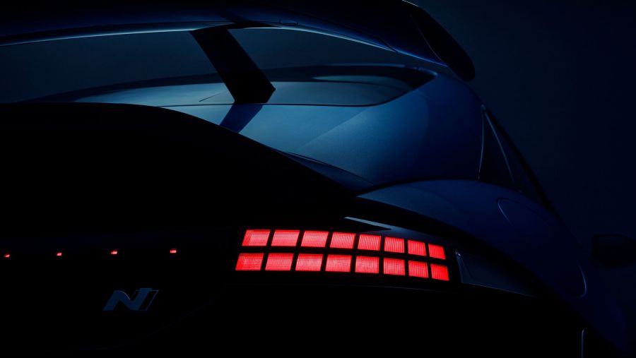 هيونداي موتور تشعل الحماس بالكشف عن أيونيك 6 N الجديدة كليًا، وتقدّم لمحة أولى عن طراز N الكهربائي عالي الأداء المرتقب