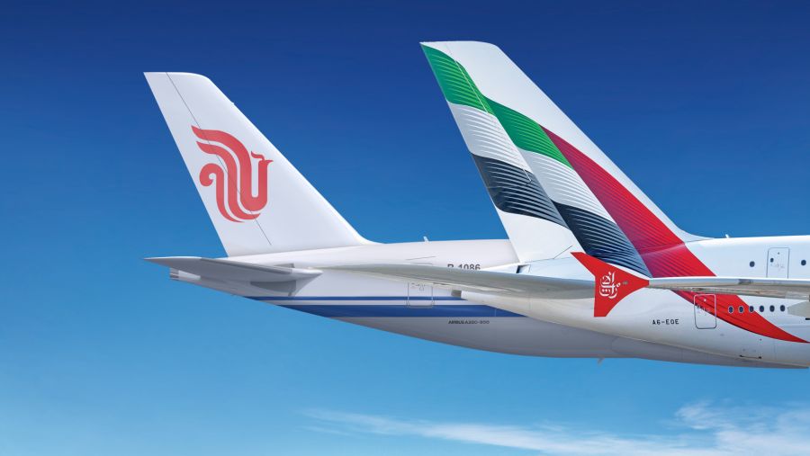 طيران الإمارات و"إير تشاينا" توقّعان مذكرة تفاهم لبحث آفاق جديدة لتعزيز الشراكة