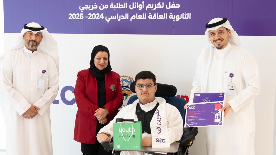 stc تكرم طلاب المدارس الثانوية المتفوقين والطلبة الأوائل من أبناء الموظفين لتميزهم الأكاديمي 