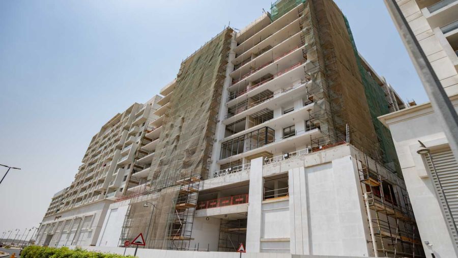 عزيزي للتطوير العقاري تُعلن عن إنجاز 57% من مشروع "عزيزي سنترال"