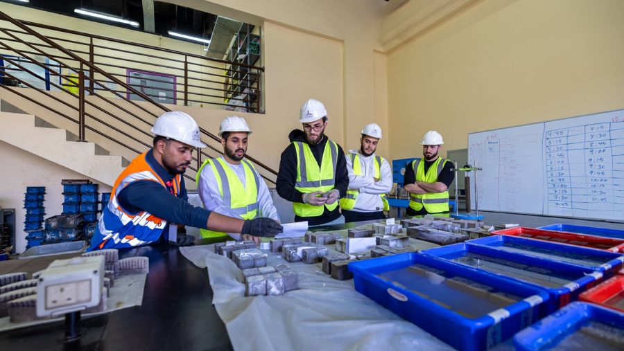 جامعة أبوظبي تطرح 21 برنامجاً جديداً لتطوير الكفاءات المستقبلية 