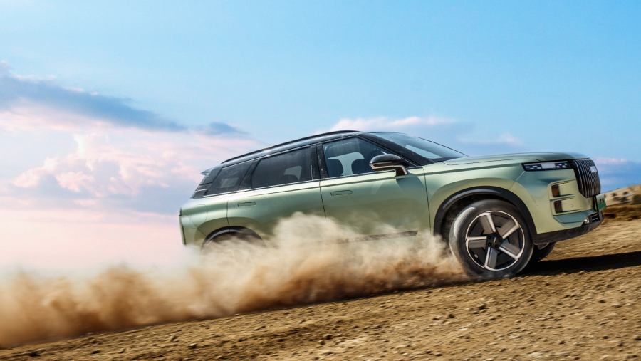 جايكو J7 SHS: سيارة دفع رباعي ذاتية الشحن ترتقي بمفهوم مدى القيادة الطويل إلى مستوى جديد