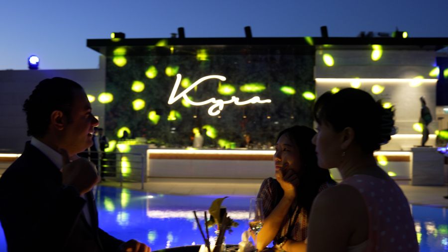 فندق Signia by Hilton  يفتتح مطعم Kyra Pool & Grill ليقدم تجربة متوسطية جديدة في قلب العاصمة