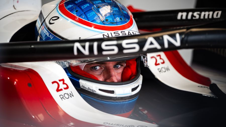 رولاند يحصد لقب بطولة السائقين في الجولة 14 بينما حصد زميله سيتي كامارا نقاطًا في أول سباق له مع الفريق