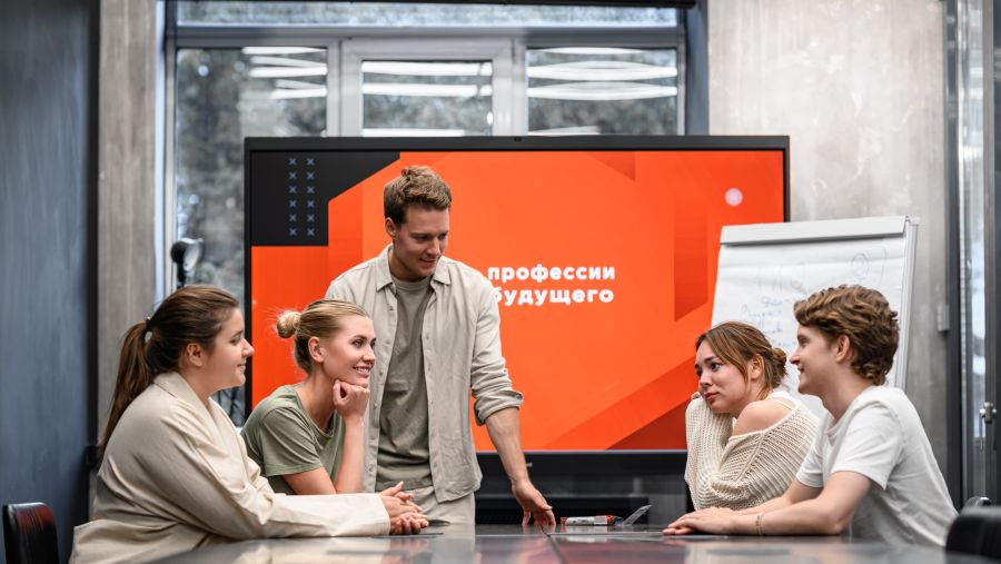 "منتدى موسكو 2030. أرض الغد" يدعو الشباب الإماراتي إلى تجارب حافلة بالابتكار والإبداع والمغامرة