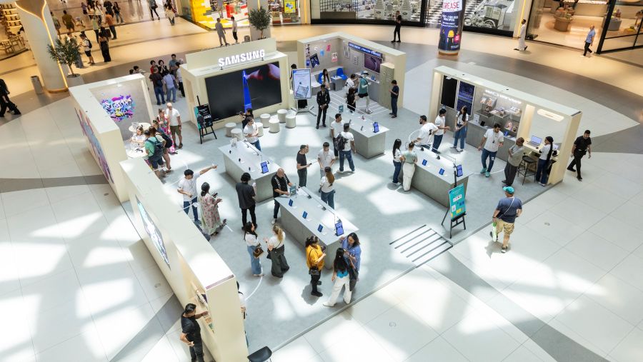 سامسونج تفتح نافذة على مستقبل الهواتف الذكية المعززة بالذكاء الاصطناعي في دبي مول