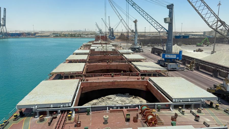 دي بي ورلد - مصر تُنجز مناولة  أكبر سفينة على الإطلاق لنقل شوائب صهر المعادن