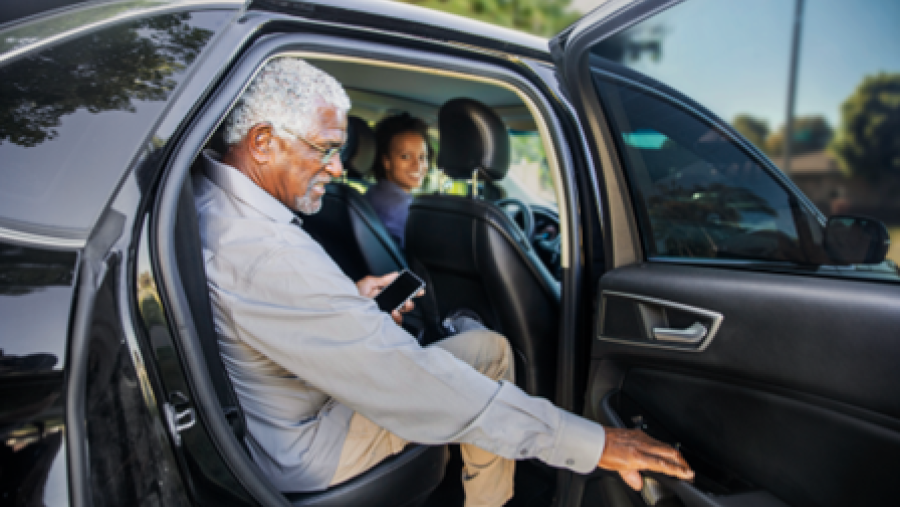 أوبر تطلق حسابات كبار السن والتجربة المبسطة في منطقة الشرق الأوسط وشمال أفريقيا