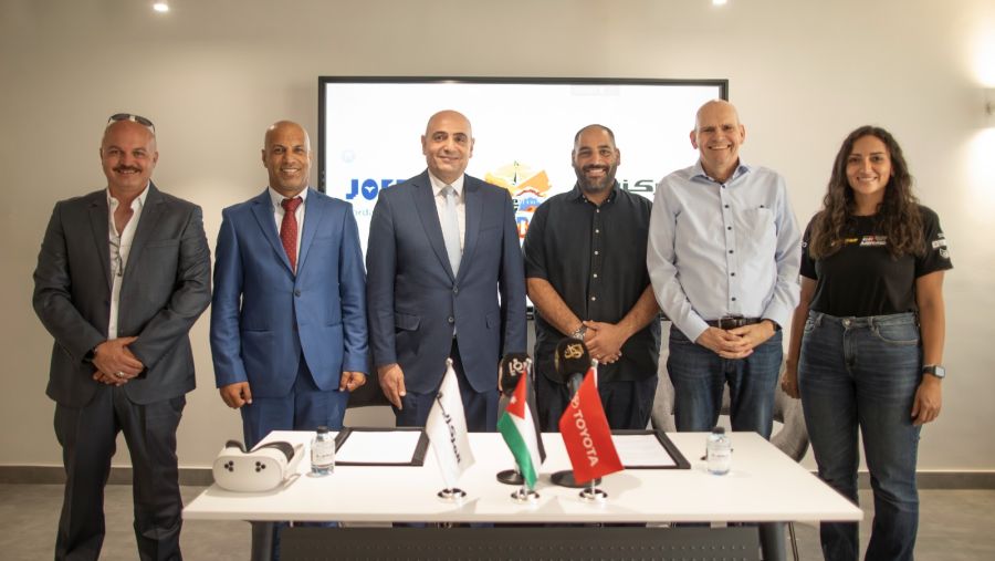 المركزية تويوتا تدعم عبد السلام العجارمة في رحلته نحو المونديال على متن تويوتا لاند كروزر برادو