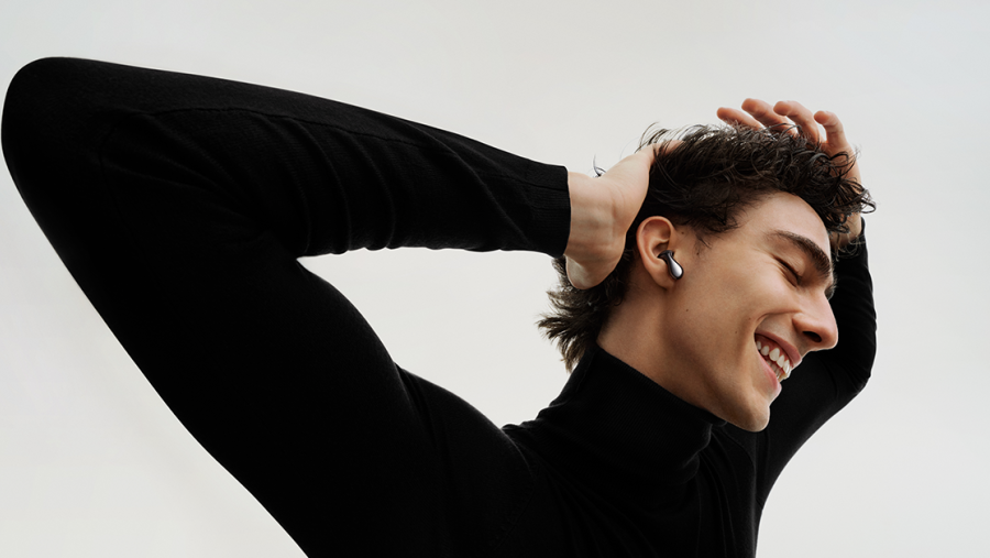 فك شفرة الصوت المثالي: سماعات أذن بتقنية المحركات المسطحة والذكاء الاصطناعي