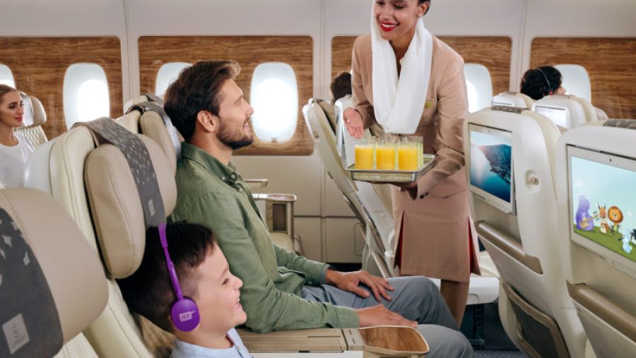 طيران الإمارات تواصل تعزيز ريادتها العالمية في تجربة السفر وتحصد جائزة "أفضل ناقلة جوية للرحلات طويلة المدى" لعام 2025