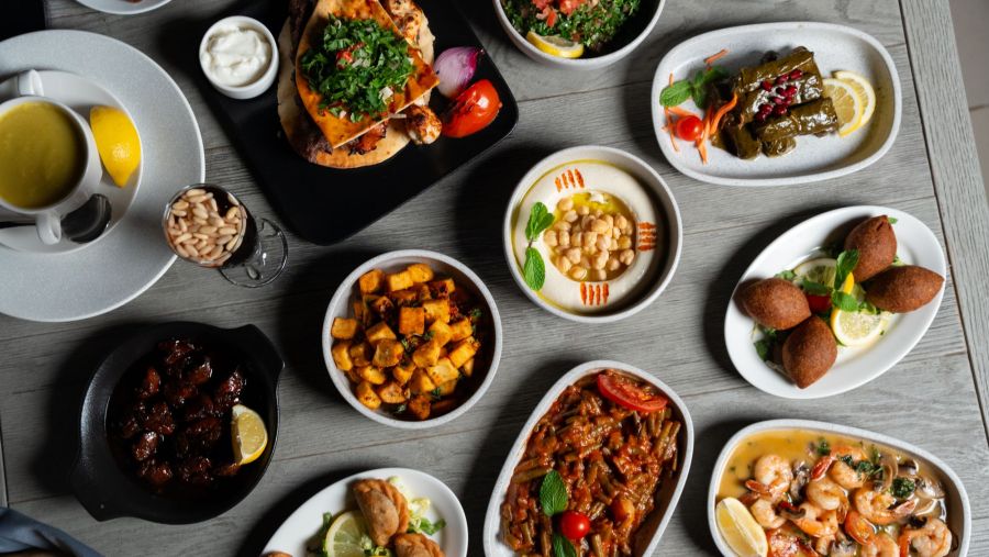 مجموعة فنادق إنتركونتيننتال في دبي فستيفال سيتي تحتفي بيوم المرأة الإماراتية بتجارب طهي مميزة