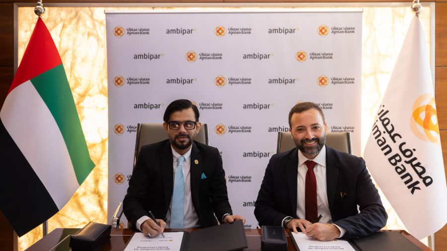 مصرف عجمان وشركة "أمبيبار الشرق الأوسط" يوقعان شراكة استراتيجية في مجال الاستدامة