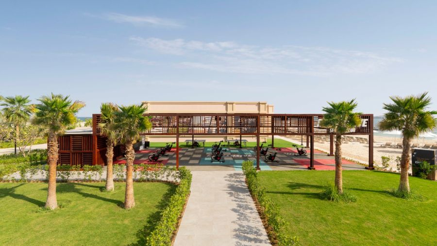 ريكسوس مارينا أبوظبي يكشف عن عرض الإقامة الجديد الخاص بالأجنحة