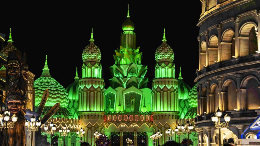 باقات كبار الشخصيات للموسم الـ 30 القرية العالمية متاحة الآن للبيع وجائزة بقيمة 30,000 درهم بانتظار الفائز المحظوظ