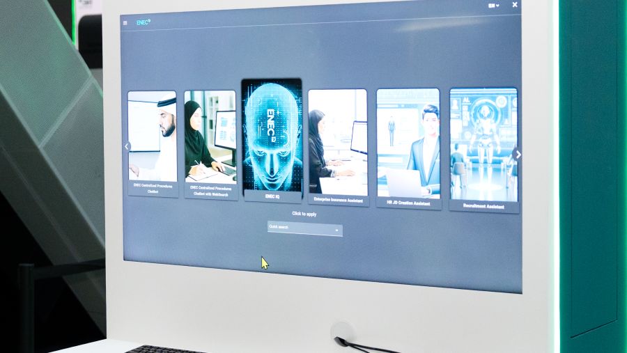 أطلقت شركة الإمارات للطاقة النووية بالتعاون مع شركة بريسايت الرائدة عالمياً في مجال الذكاء الاصطناعي وتحليل البيانات الضخمة، منصة ذكاء اصطناعي مستقلة ومتقدمة باسم ENECIQ، والتي تم تصميمها لتسريع عملية تطوير الرؤى واتخاذ القرارات وتبادل المعارف في الشركة.  وتعد منصة الذكاء الاصطناعي الجديدة خطوةً مهمةً في مسيرة التحول الرقمي المتواصلة لشركة الإمارات للطاقة النووية، مما يعكس التزامها بالاستفادة من التقنيات المتقدمة لتعزيز الكفاءة في جميع أقسامها. تم تصميم هذه المنصة لدمج الذكاء الاصطناعي بشكل آمن عبر أنظمة ال