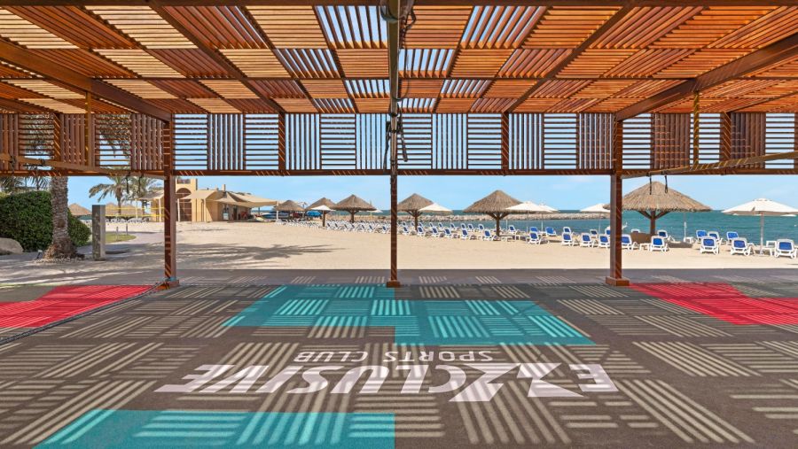 تحرّك، تدّرب، وأبدع: ريكسوس المعيريض رأس الخيمة يطلق دورات رياضية عالمية المستوى على شاطئ البحر