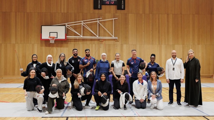 اللاعبة الأولمبية تقود ورشة للمبارزة في مؤسسة قطر لتمكين معلمي التربية البدنية