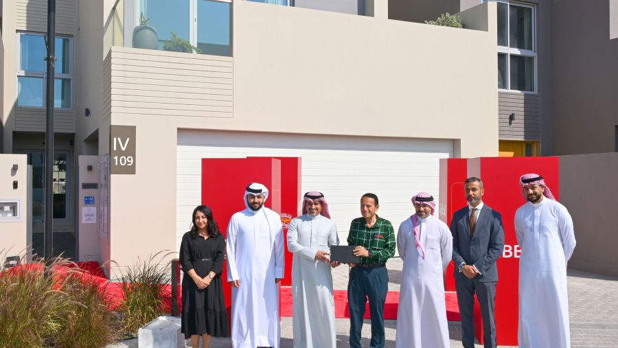 بنك البحرين الوطني يمنح جائزة الفيلا الثانية من حساب "ثراء" إلى خالد إبراهيم حسن