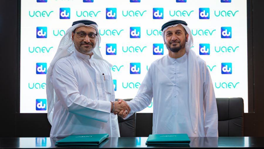 "دو" تُبرم شراكة استراتيجية مع "UAEV" لتسريع اعتماد محطات شحن المركبات الكهربائية في دولة الإمارات العربية المتحدة
