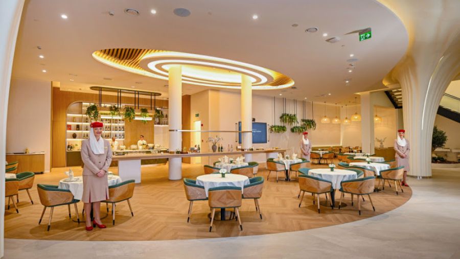 طيران الإمارات ترفع معايير التدريب العالمية بافتتاح "مركز التميز في الضيافة" لتأهيل أطقمها على تجارب ضيافة استثنائية