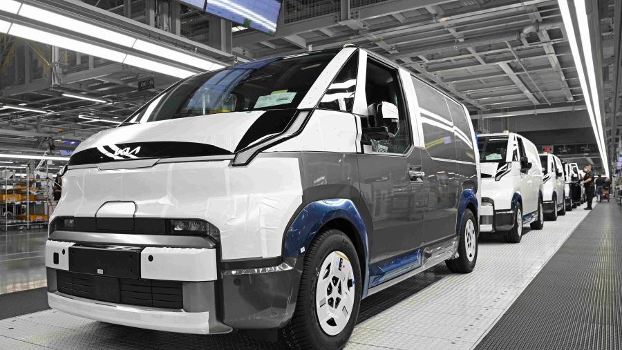 كيا تُحقق إنجازًا جديدًا مع إطلاق محطة جديدة لإنتاج سيارات متعددة الاستخدامات PBV في كوريا