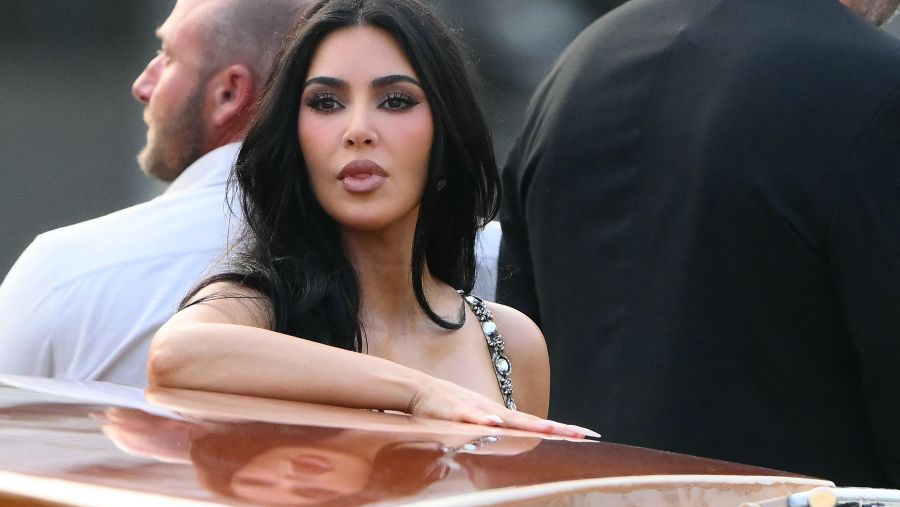NASA corrects Kim Kardashian: "We went to the moon six 