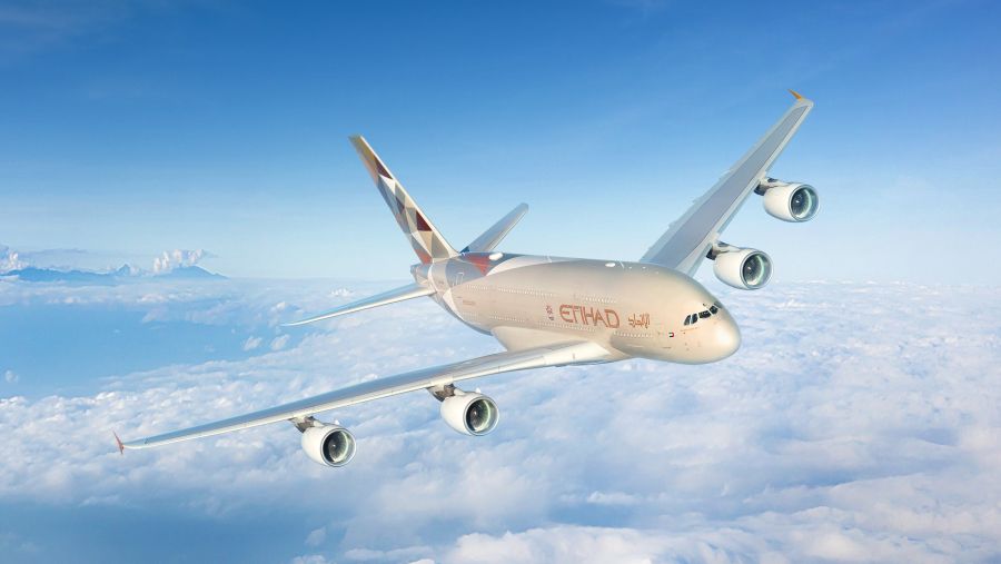 طائرة الاتحاد للطيران A380 تستعد للتحليق في أرض الشمس المشرقة