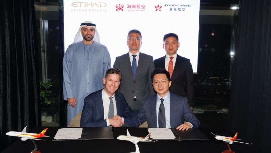الاتحاد للطيران وخطوط هونغ كونغ الجوية تطلقان شراكتهما بالرمز وتوقعان على اتفاقية متبادلة لبرنامج الولاء