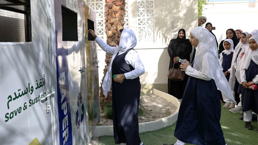 Ooredoo ترسخ ثقافة إعادة التدوير في مدارس العامرات عبر مبادرة "أنقذ واستدم"