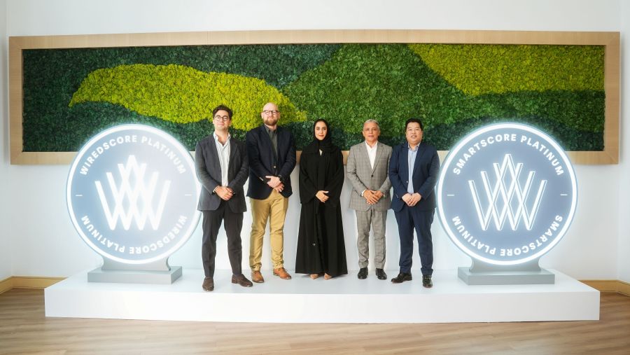 بنك الإمارات دبي الوطني يحصل على شهادتي "وايرد سكور" و"سمارت سكور" البلاتينيتين في مجال الاتصال الرقمي والتكنولوجيا الذكية